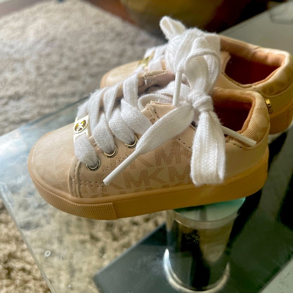 Michael Kors Infant sneakers - Picture 2 of 5